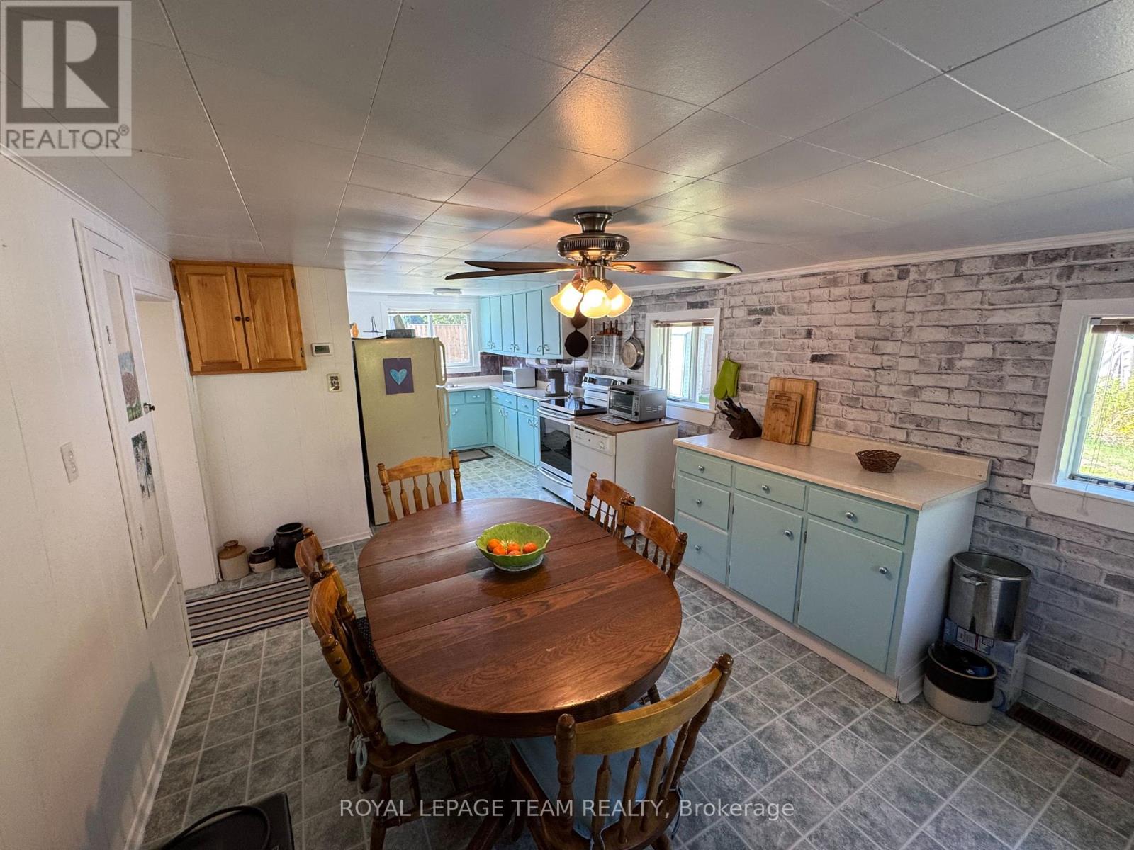 22 Wilson Street, Laurentian Hills, Ontario  K0J 1J0 - Photo 13 - X12390610