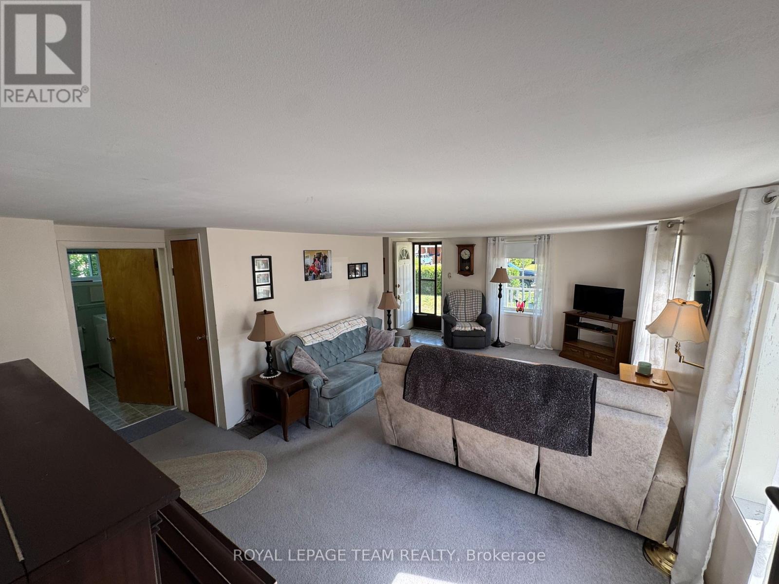 22 Wilson Street, Laurentian Hills, Ontario  K0J 1J0 - Photo 15 - X12390610