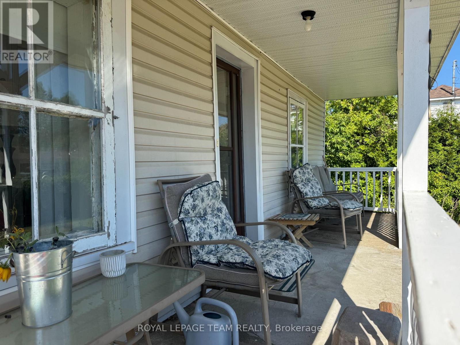 22 Wilson Street, Laurentian Hills, Ontario  K0J 1J0 - Photo 4 - X12390610