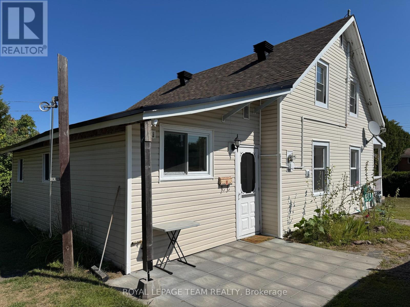 22 Wilson Street, Laurentian Hills, Ontario  K0J 1J0 - Photo 6 - X12390610