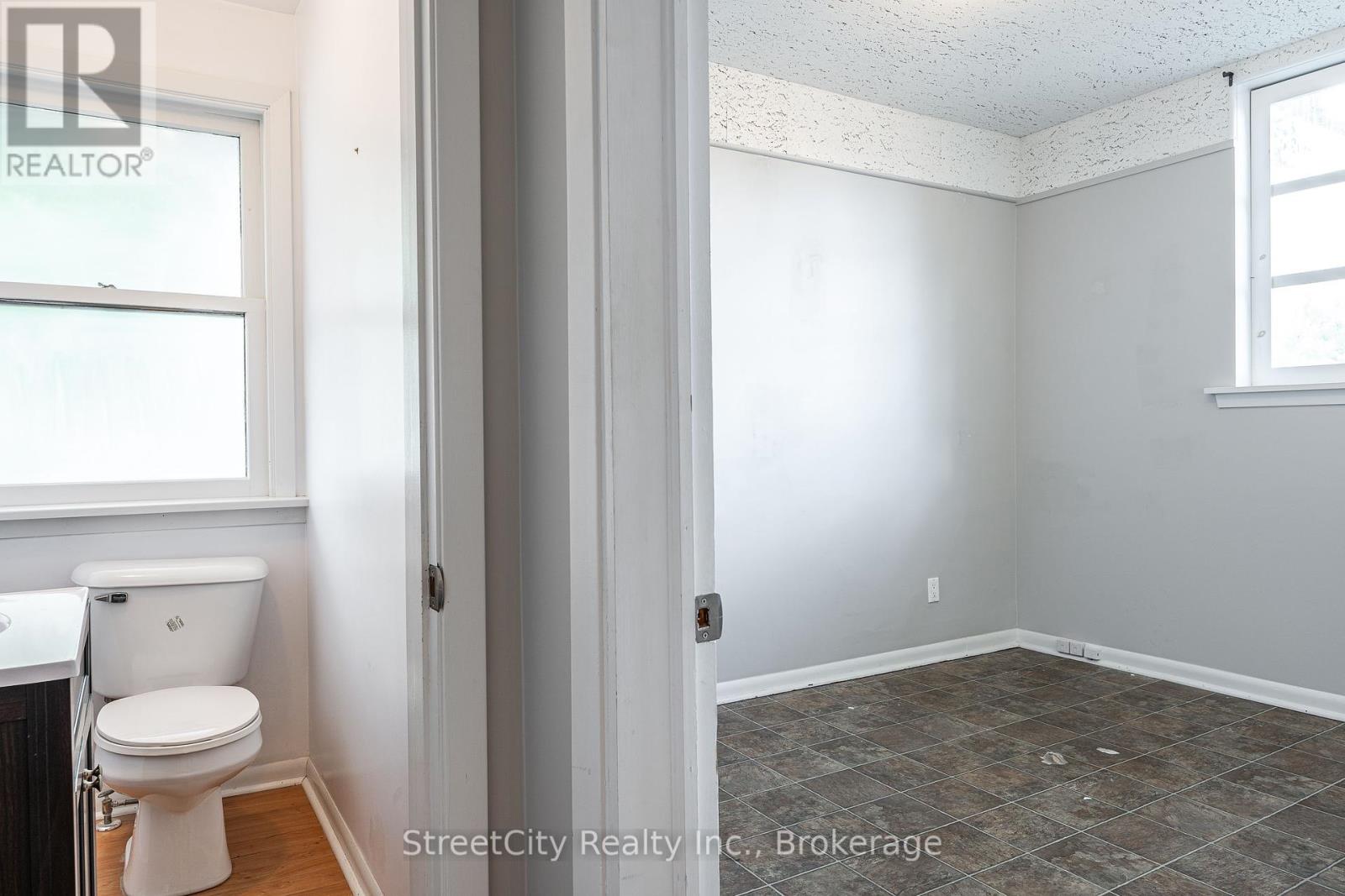 19 Waterloo Street S, Stratford, Ontario  N5A 4A5 - Photo 10 - X12390681