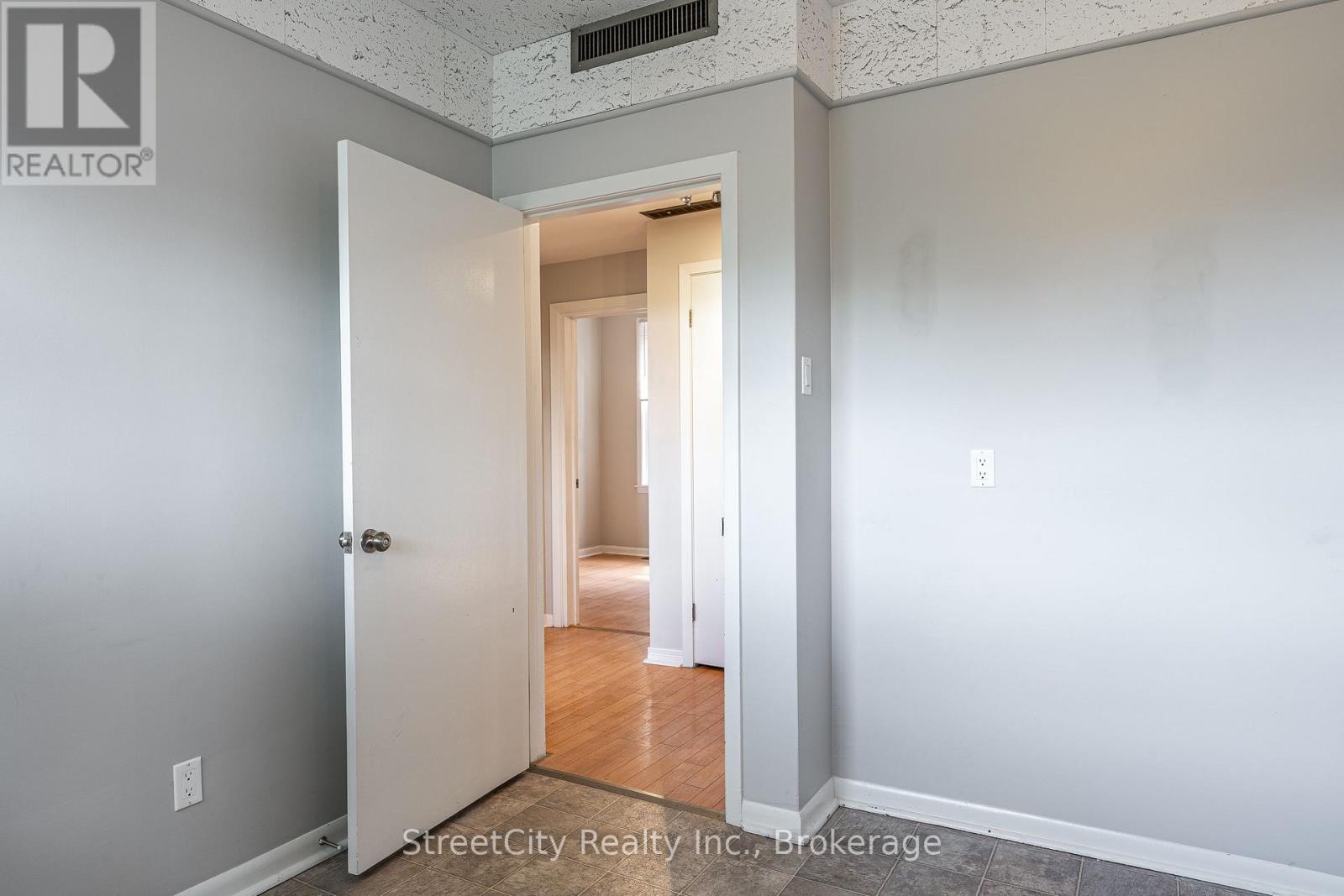 19 Waterloo Street S, Stratford, Ontario  N5A 4A5 - Photo 15 - X12390681