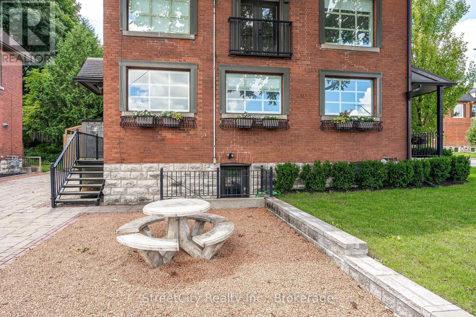 19 Waterloo Street S, Stratford, Ontario  N5A 4A5 - Photo 24 - X12390681