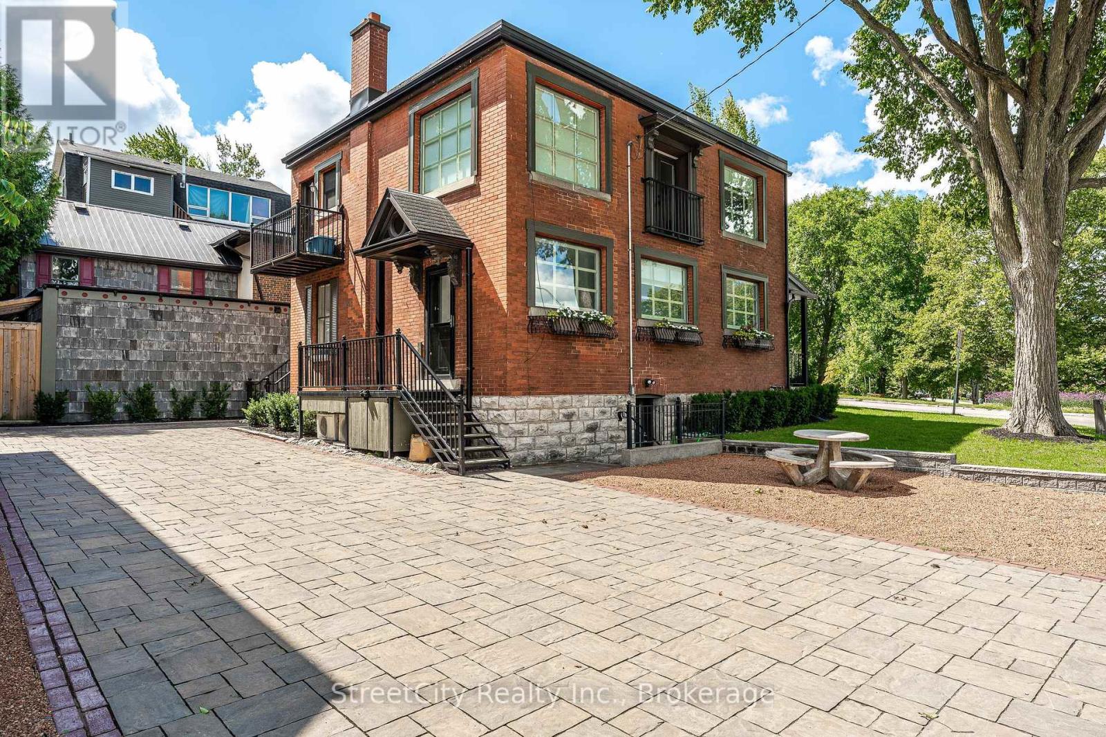 19 Waterloo Street S, Stratford, Ontario  N5A 4A5 - Photo 28 - X12390681