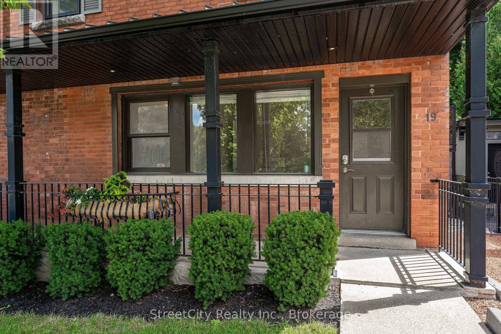 19 Waterloo Street S, Stratford, Ontario  N5A 4A5 - Photo 4 - X12390681