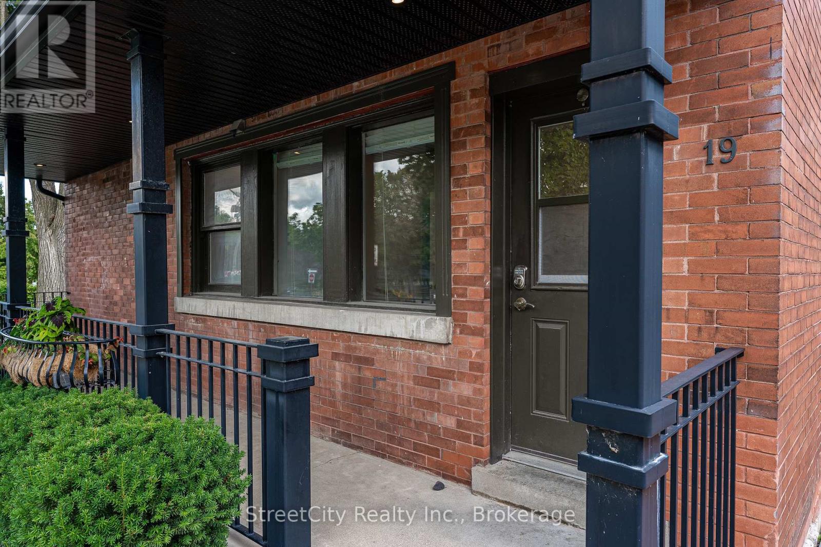 19 Waterloo Street S, Stratford, Ontario  N5A 4A5 - Photo 5 - X12390681