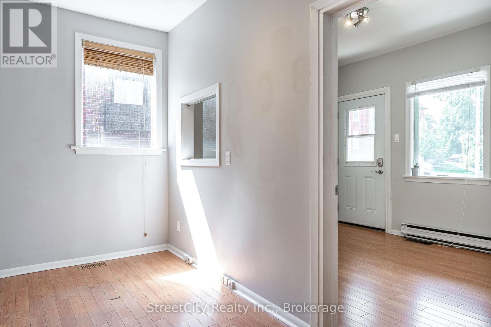 19 Waterloo Street S, Stratford, Ontario  N5A 4A5 - Photo 9 - X12390681