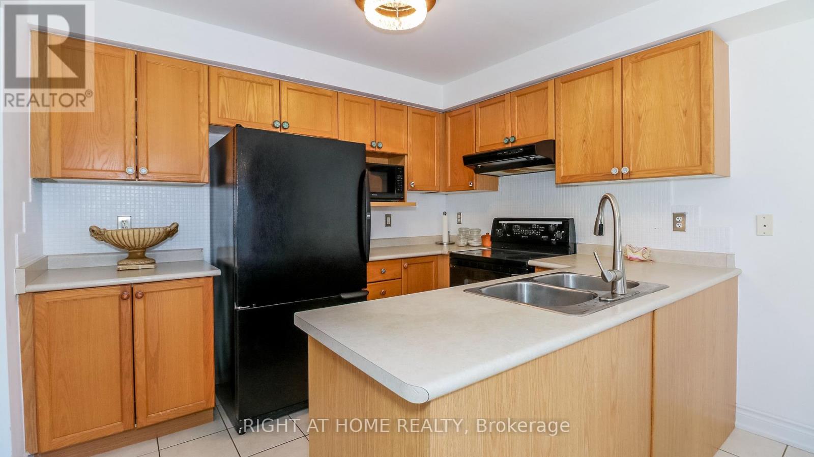 Property at 2072 WILSON STREET image 5