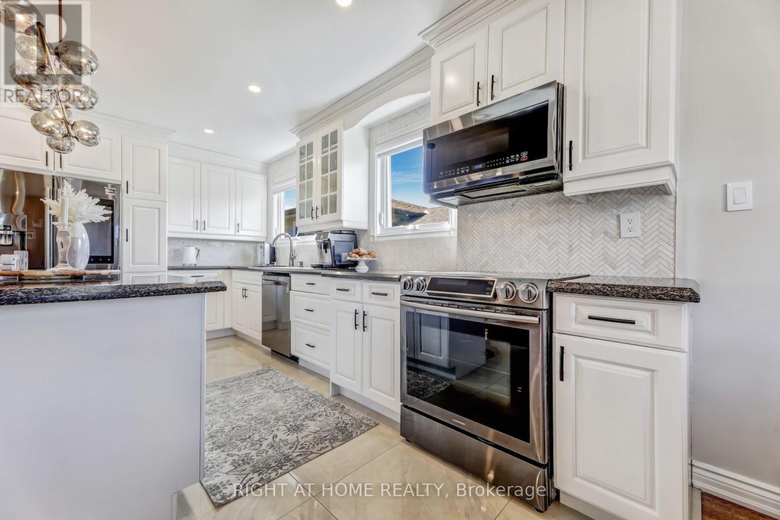 Property at 2837 KINGSBERRY CRESCENT image 2