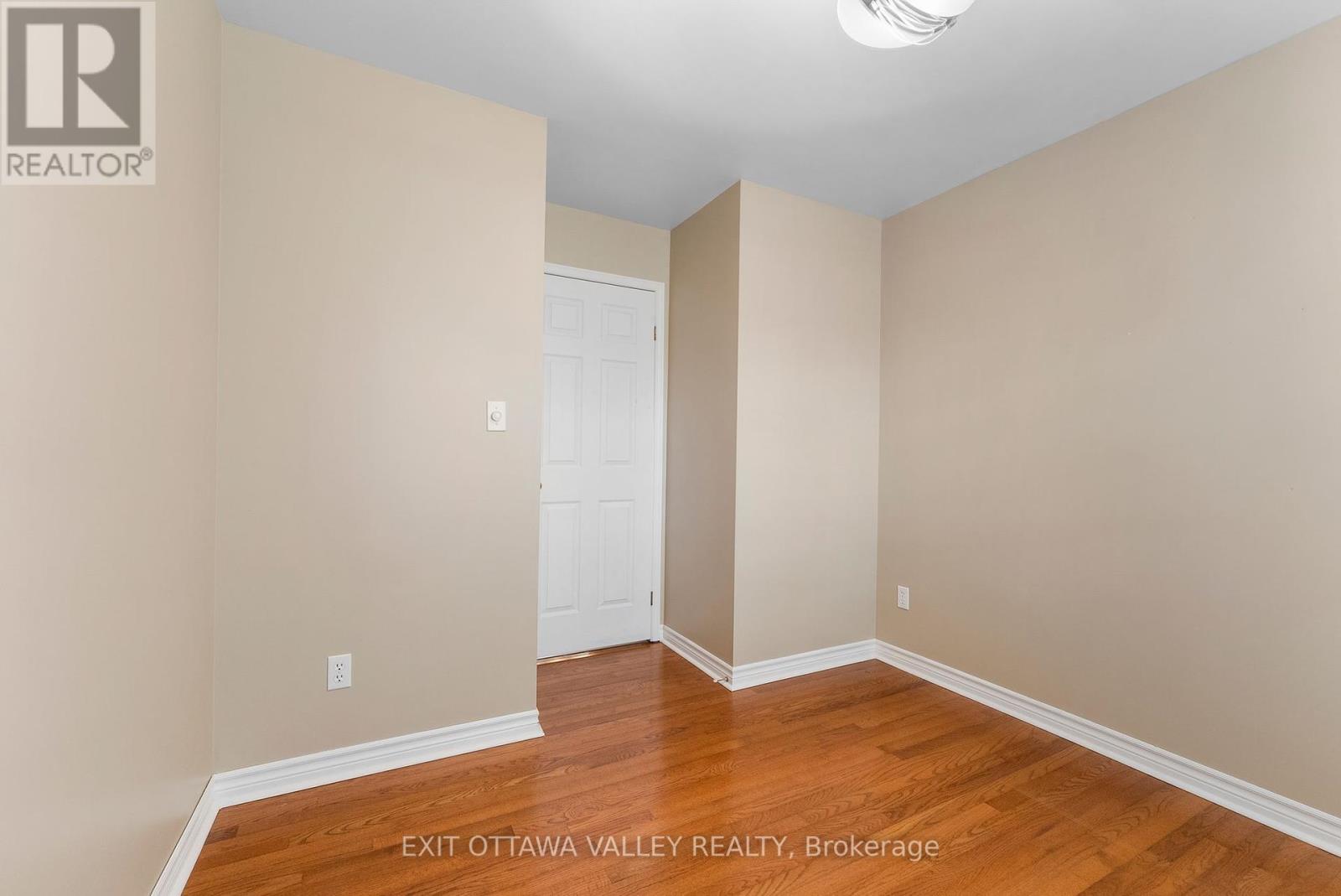 127 Owens Street, Pembroke, Ontario  K8A 8K1 - Photo 9 - X12385820