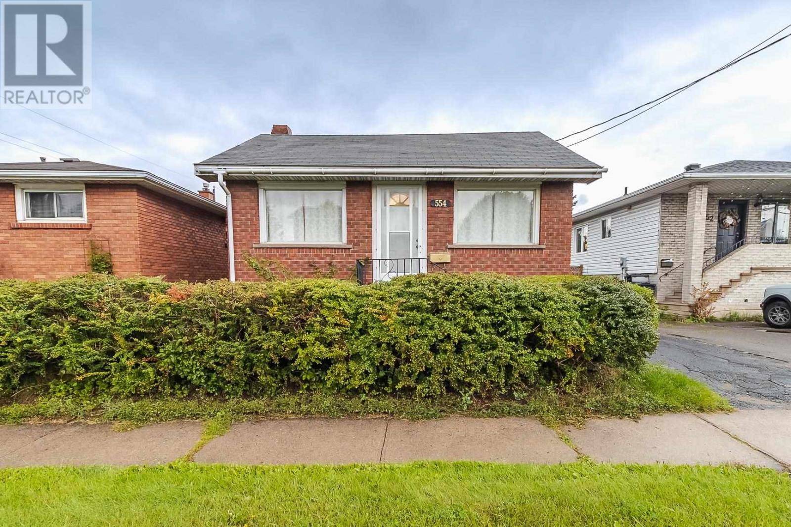 554 Douglas St, Sault Ste. Marie, Ontario  P6C 1V1 - Photo 2 - SM252527