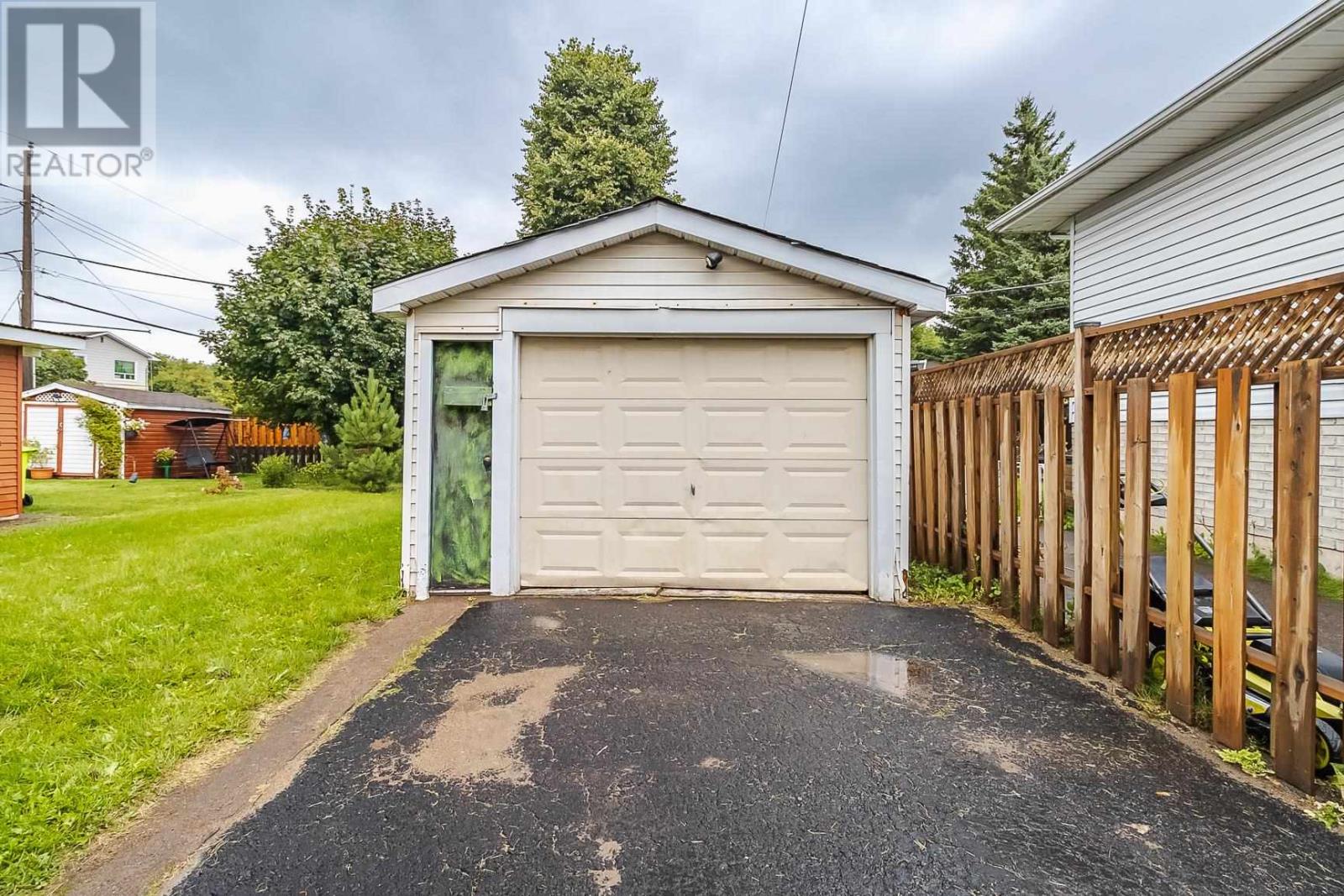 554 Douglas St, Sault Ste. Marie, Ontario  P6C 1V1 - Photo 7 - SM252527