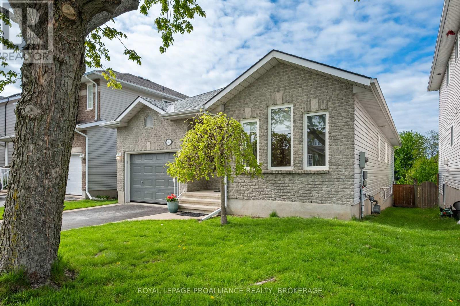 34 Schooner Drive, Kingston, Ontario  K7K 7J8 - Photo 3 - X12390705