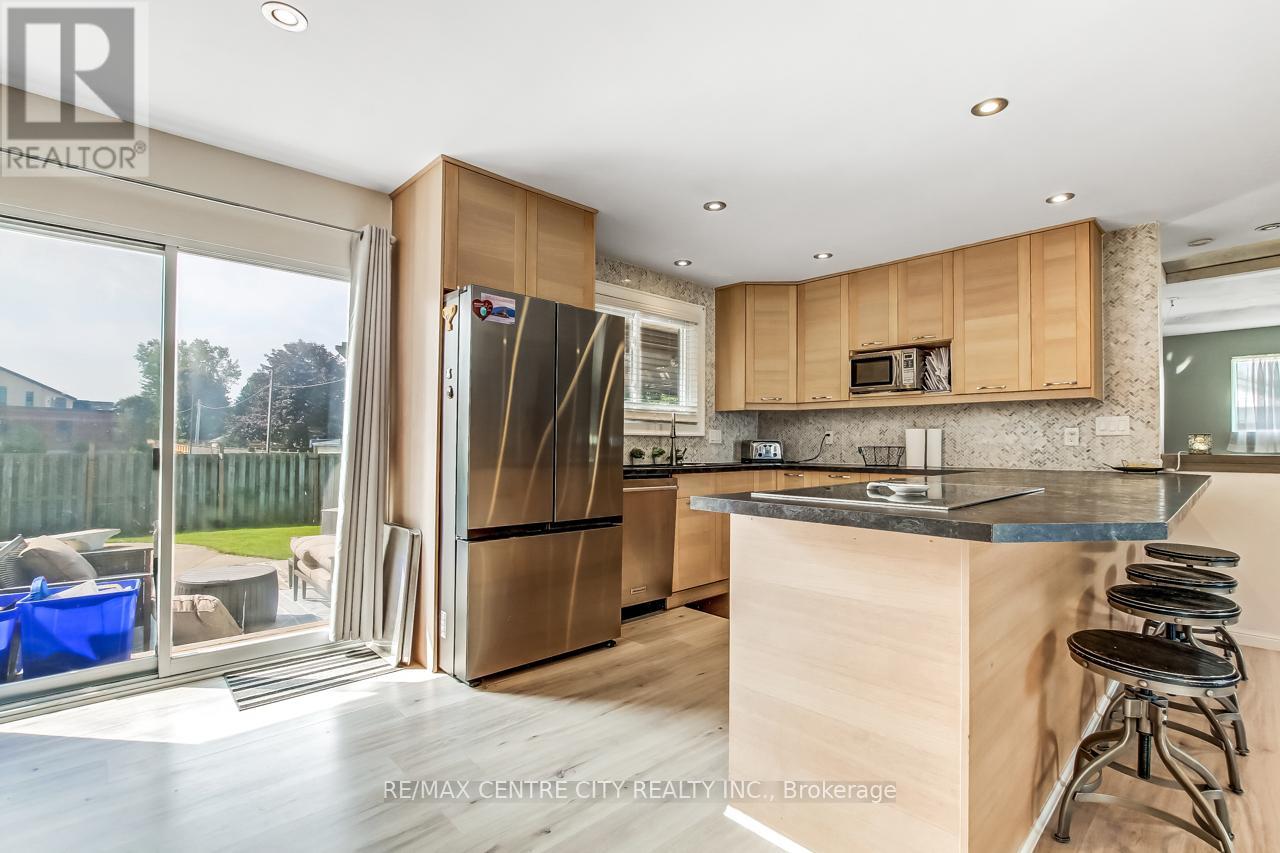 631 Elm Street, St. Thomas, Ontario  N5R 1K9 - Photo 11 - X12390759