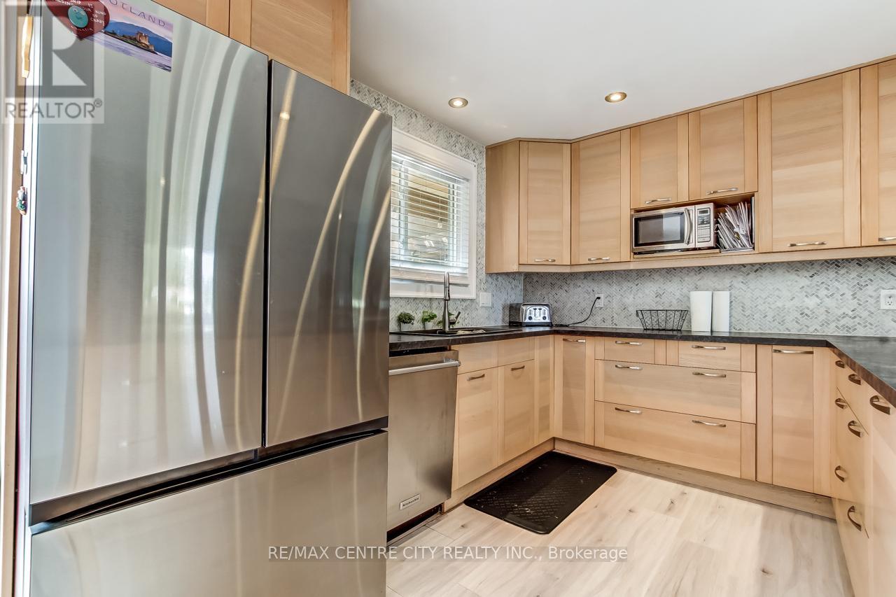 631 Elm Street, St. Thomas, Ontario  N5R 1K9 - Photo 12 - X12390759