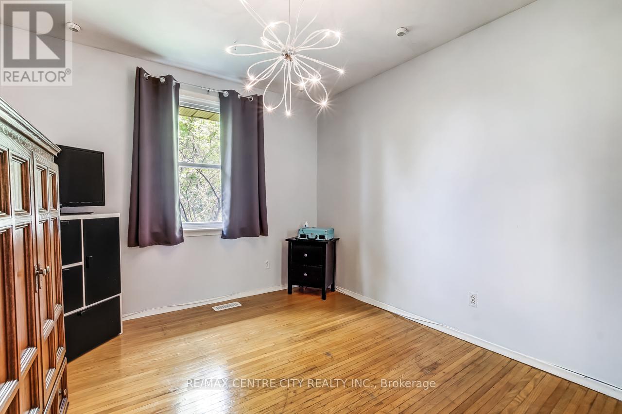 631 Elm Street, St. Thomas, Ontario  N5R 1K9 - Photo 18 - X12390759