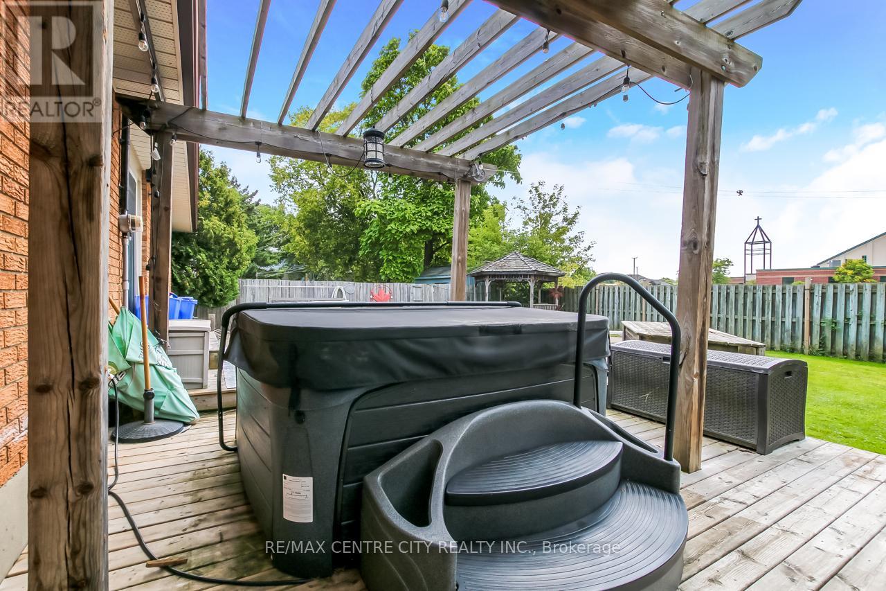 631 Elm Street, St. Thomas, Ontario  N5R 1K9 - Photo 26 - X12390759