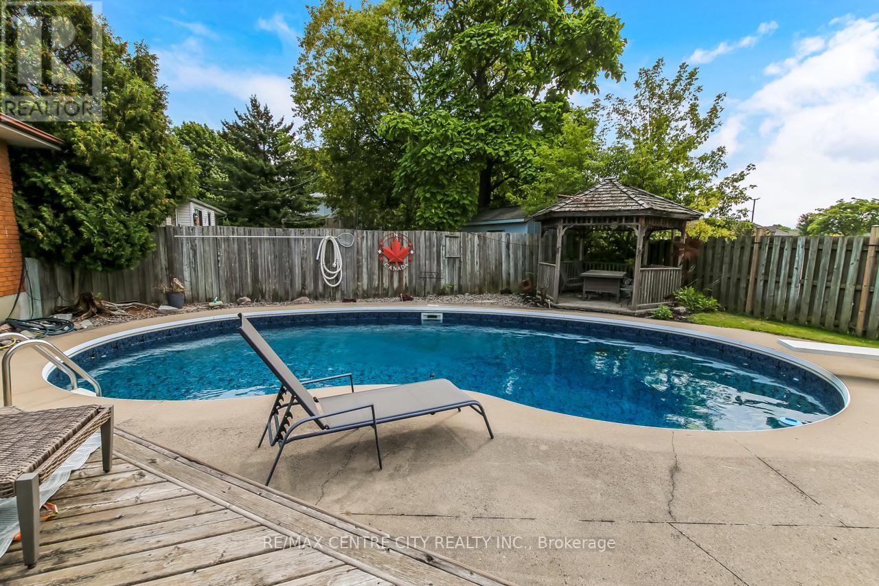 631 Elm Street, St. Thomas, Ontario  N5R 1K9 - Photo 28 - X12390759