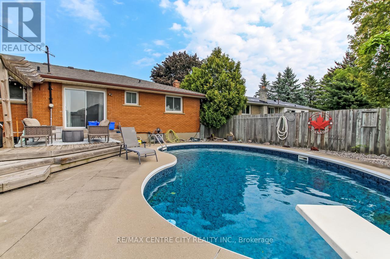 631 Elm Street, St. Thomas, Ontario  N5R 1K9 - Photo 29 - X12390759