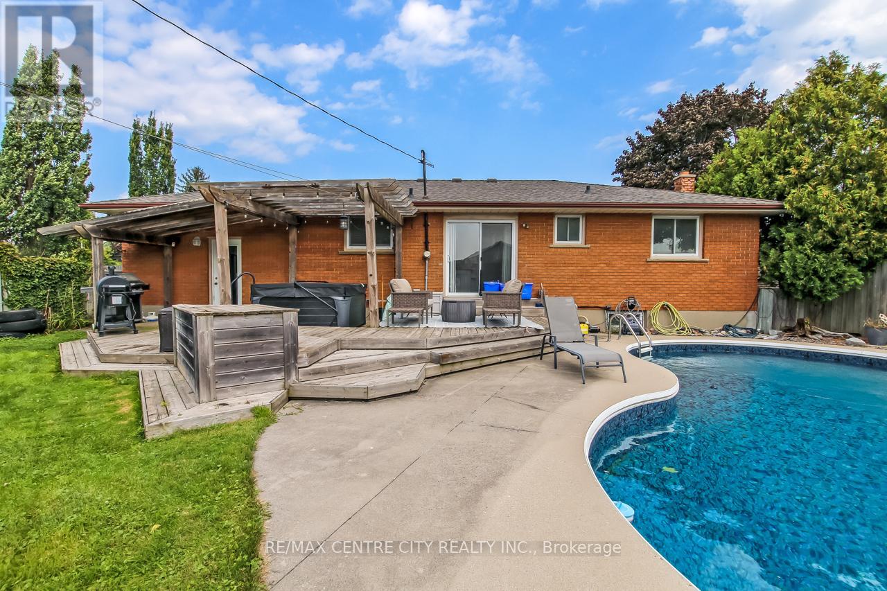 631 Elm Street, St. Thomas, Ontario  N5R 1K9 - Photo 30 - X12390759