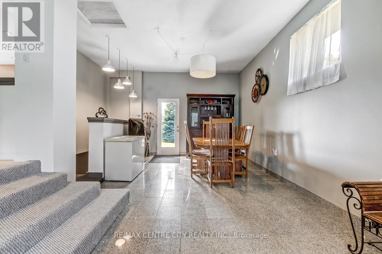 631 Elm Street, St. Thomas, Ontario  N5R 1K9 - Photo 5 - X12390759