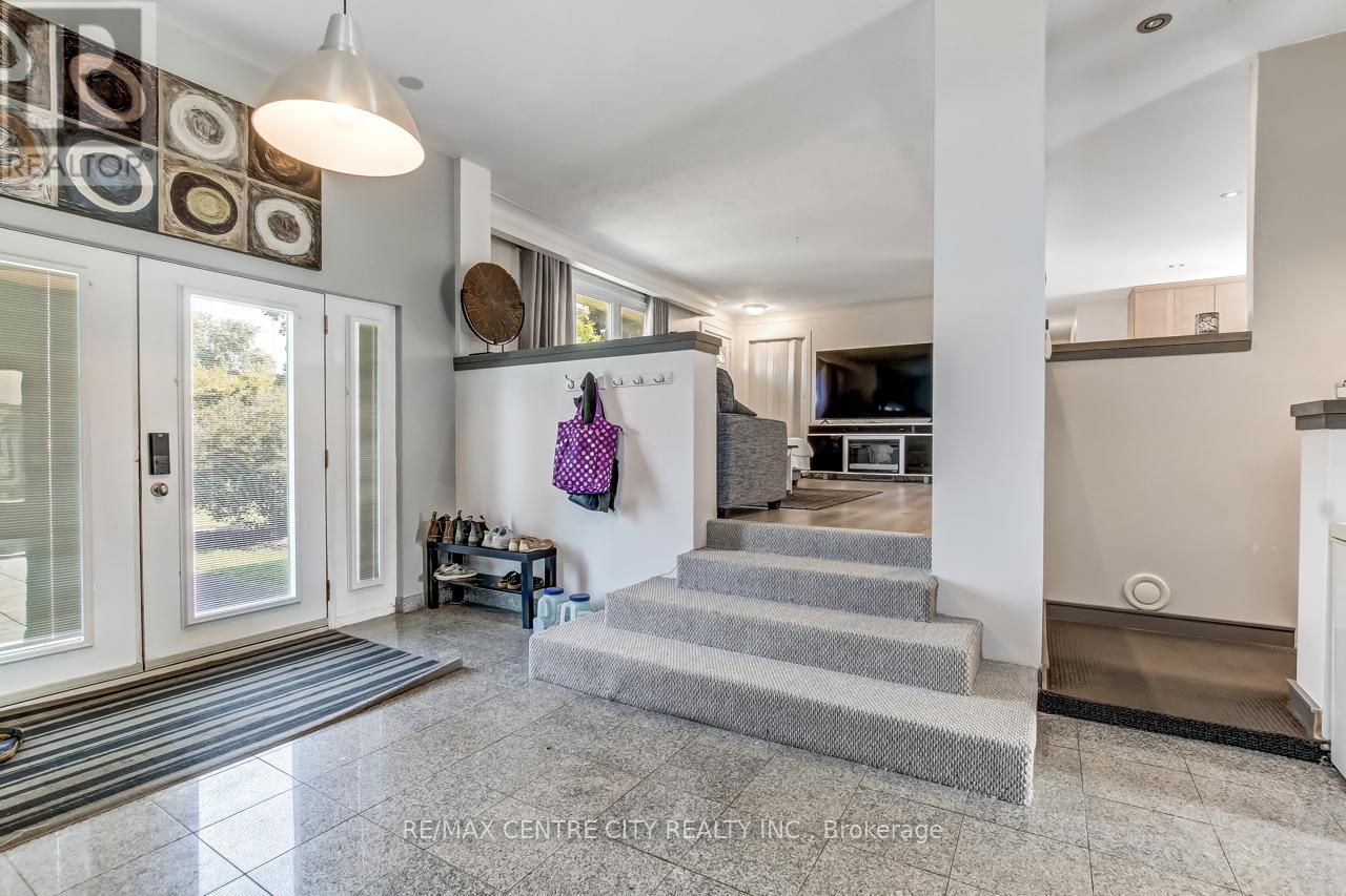 631 Elm Street, St. Thomas, Ontario  N5R 1K9 - Photo 7 - X12390759