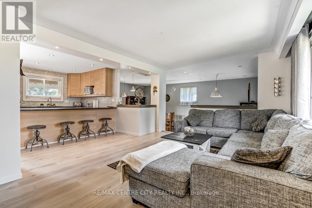 631 Elm Street, St. Thomas, Ontario  N5R 1K9 - Photo 9 - X12390759