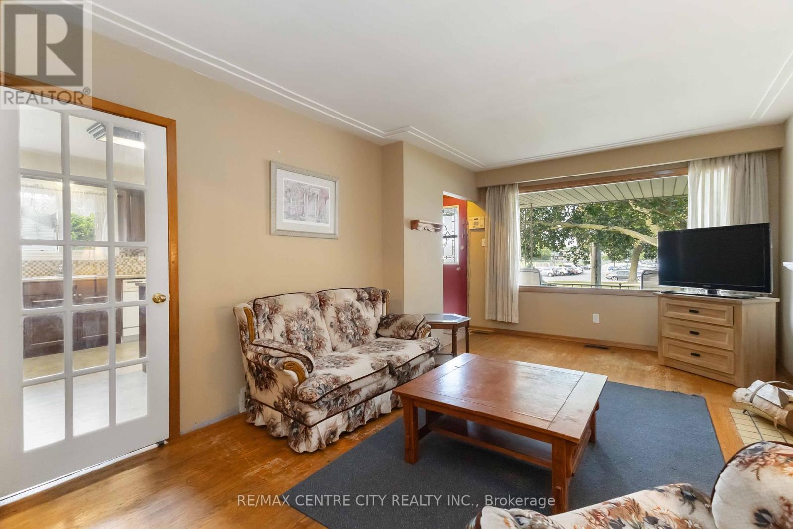 358 Belfield Street, London East (East A), Ontario  N5Y 2K4 - Photo 11 - X12390792