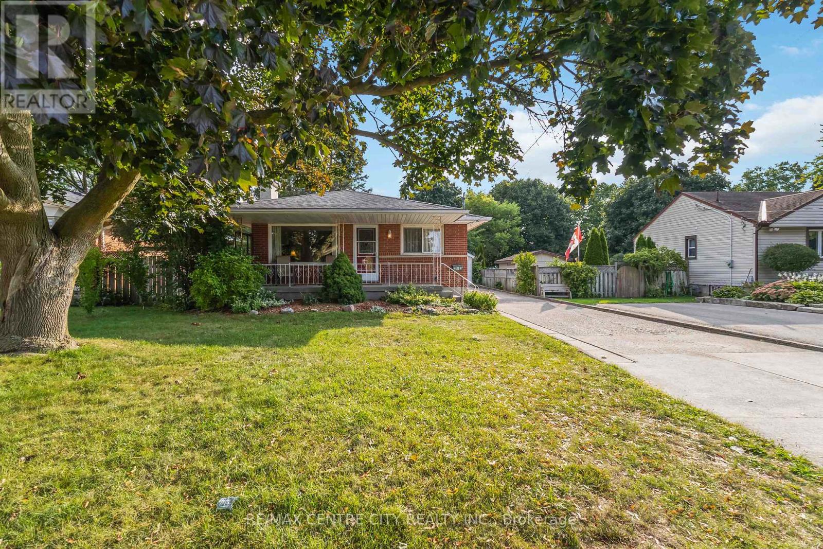 358 Belfield Street, London East (East A), Ontario  N5Y 2K4 - Photo 6 - X12390792