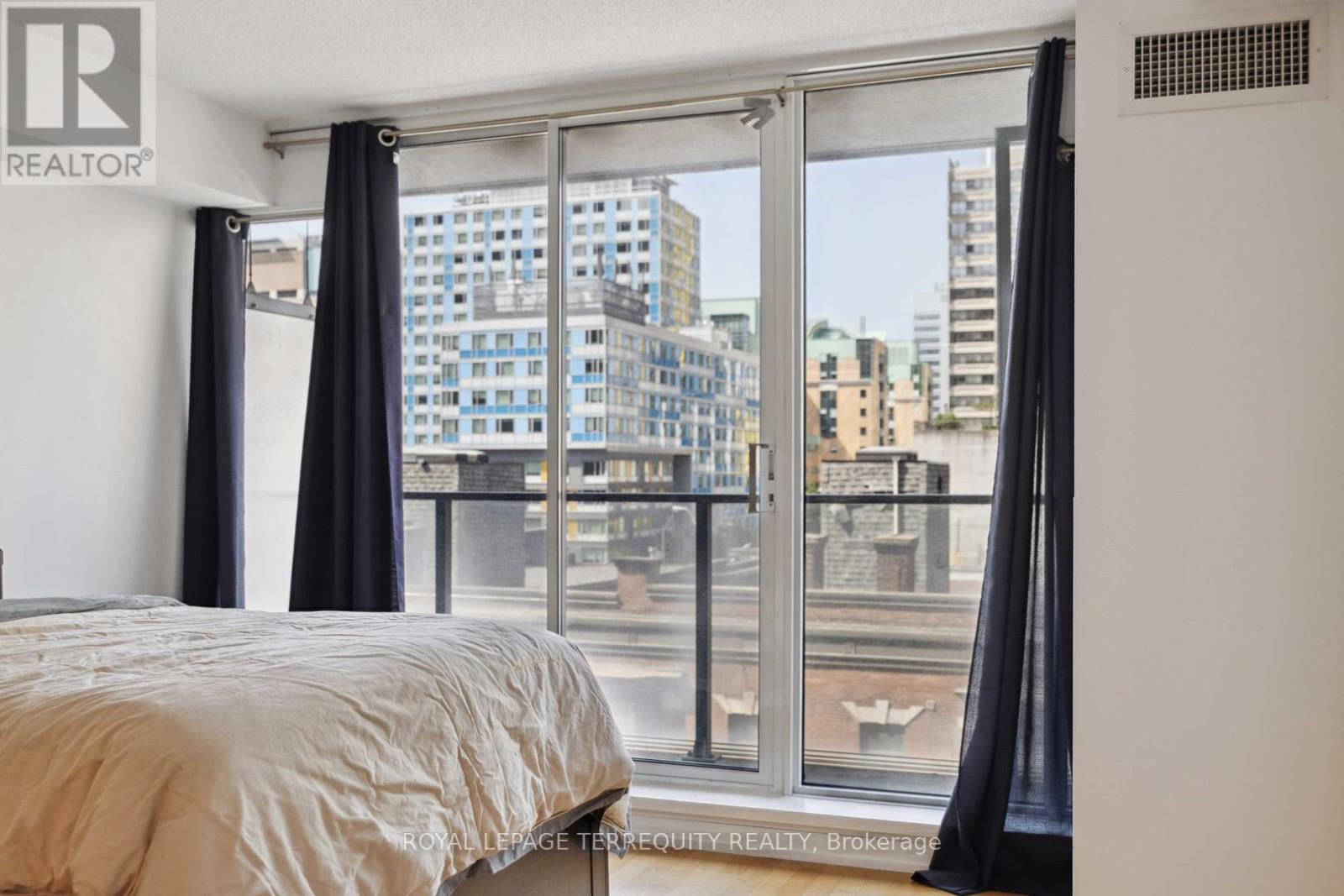 729 - 111 Elizabeth Street, Toronto, Ontario  M5G 1P7 - Photo 13 - C12390614