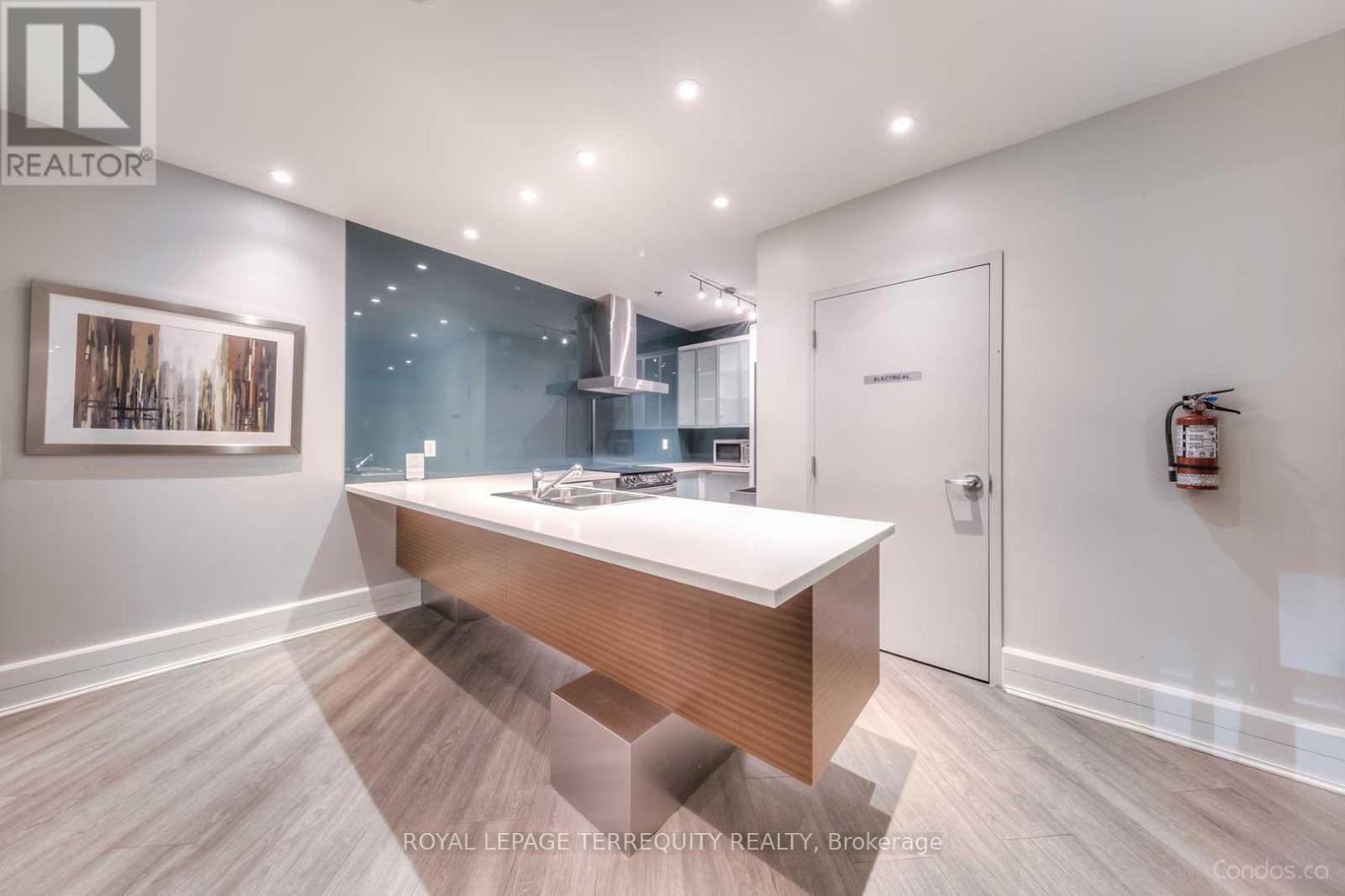 729 - 111 Elizabeth Street, Toronto, Ontario  M5G 1P7 - Photo 30 - C12390614