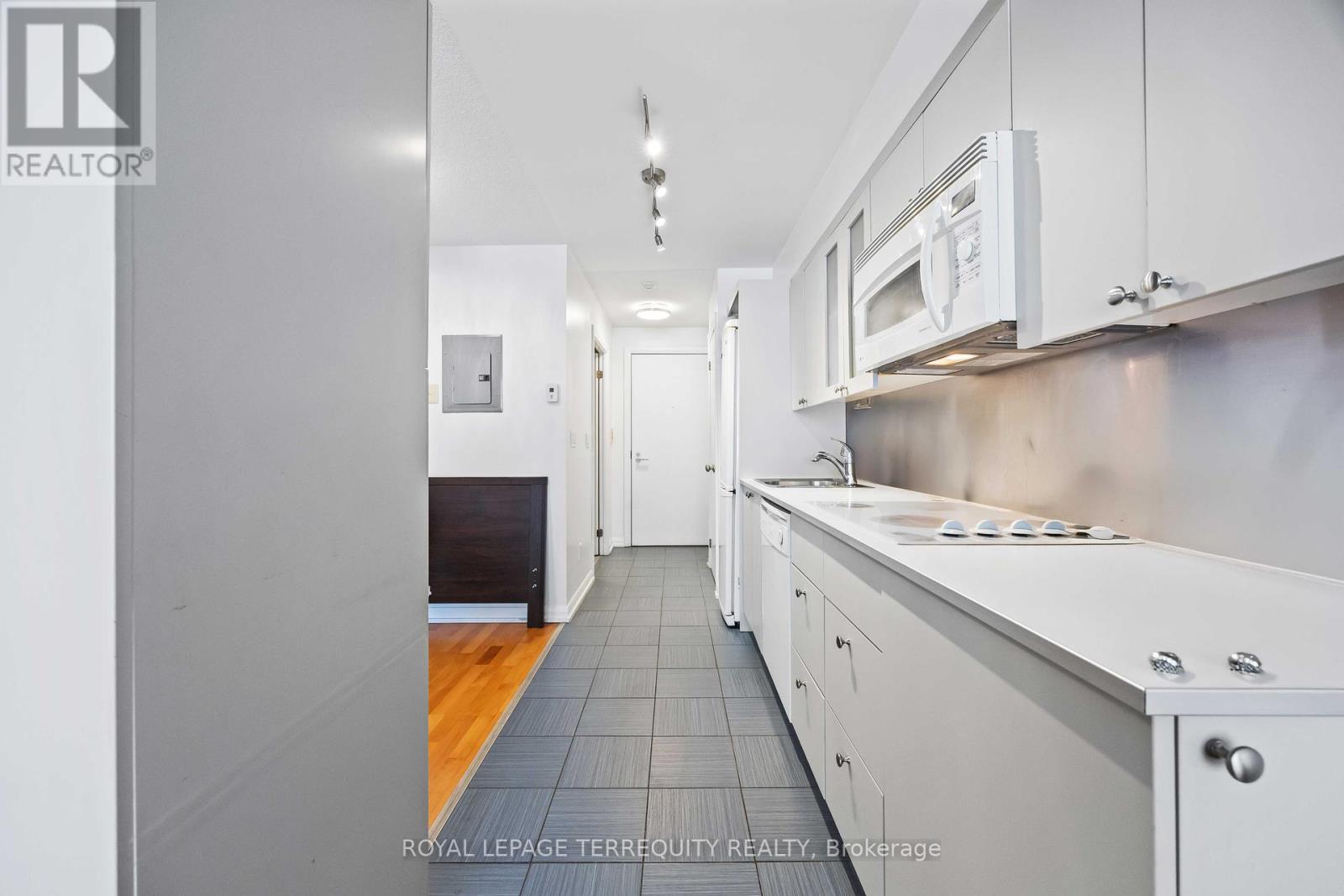 729 - 111 Elizabeth Street, Toronto, Ontario  M5G 1P7 - Photo 7 - C12390614