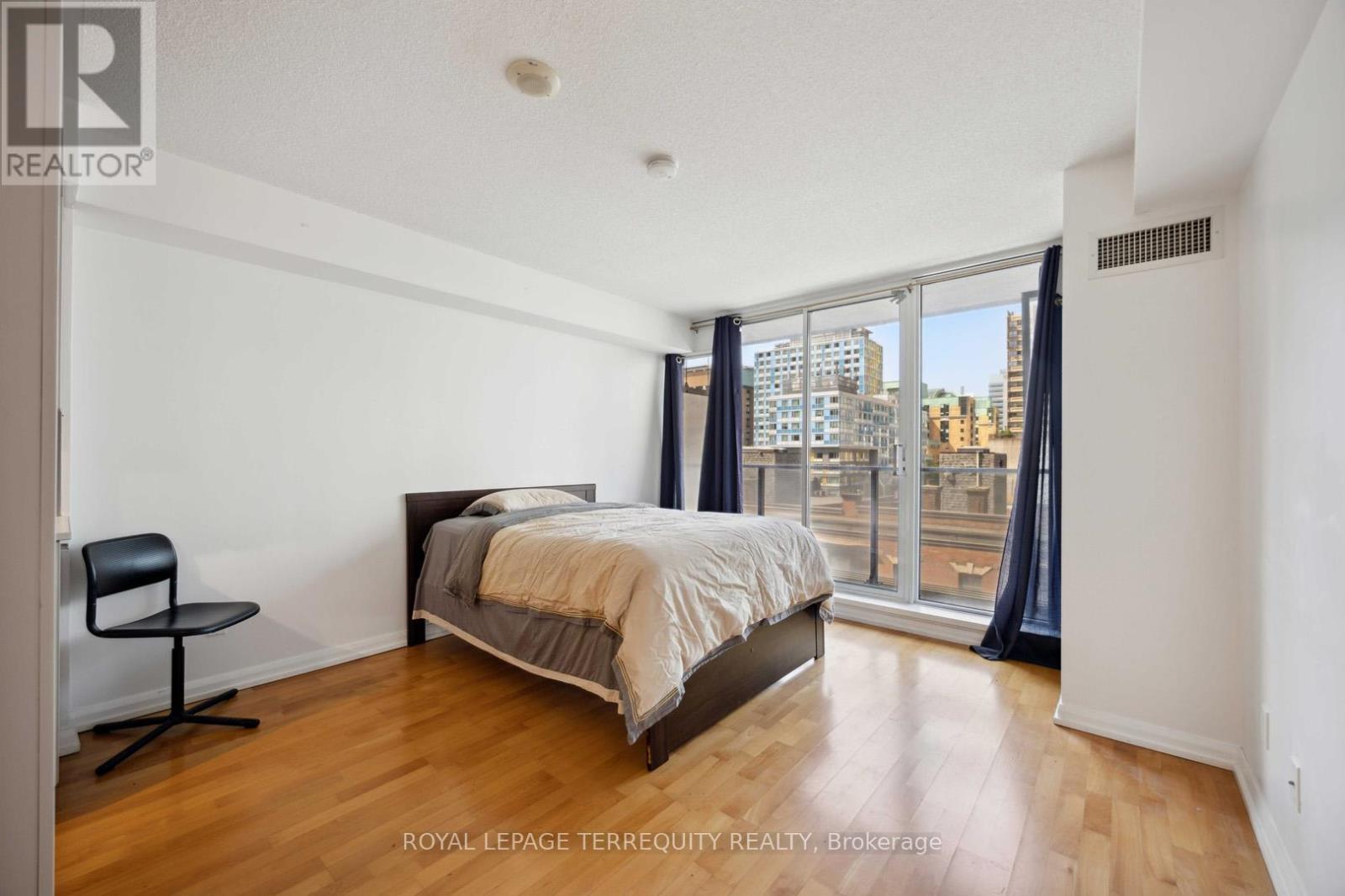 729 - 111 Elizabeth Street, Toronto, Ontario  M5G 1P7 - Photo 8 - C12390614