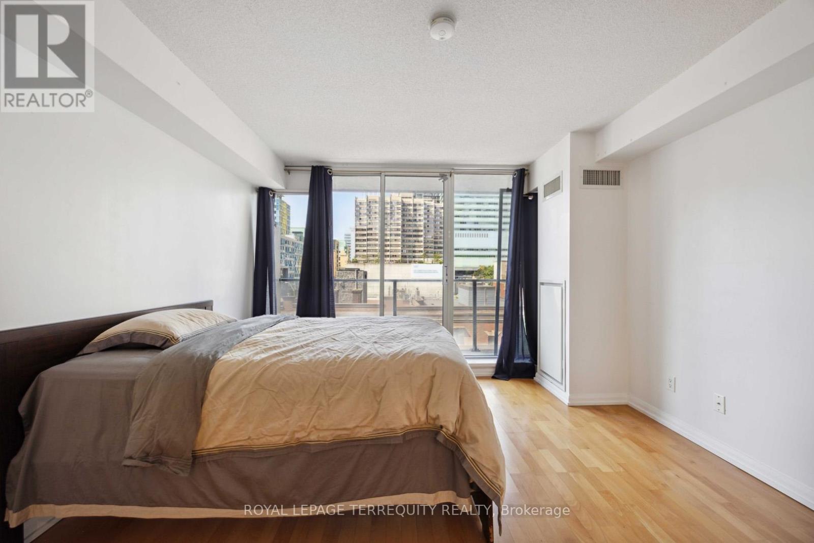 729 - 111 Elizabeth Street, Toronto, Ontario  M5G 1P7 - Photo 9 - C12390614