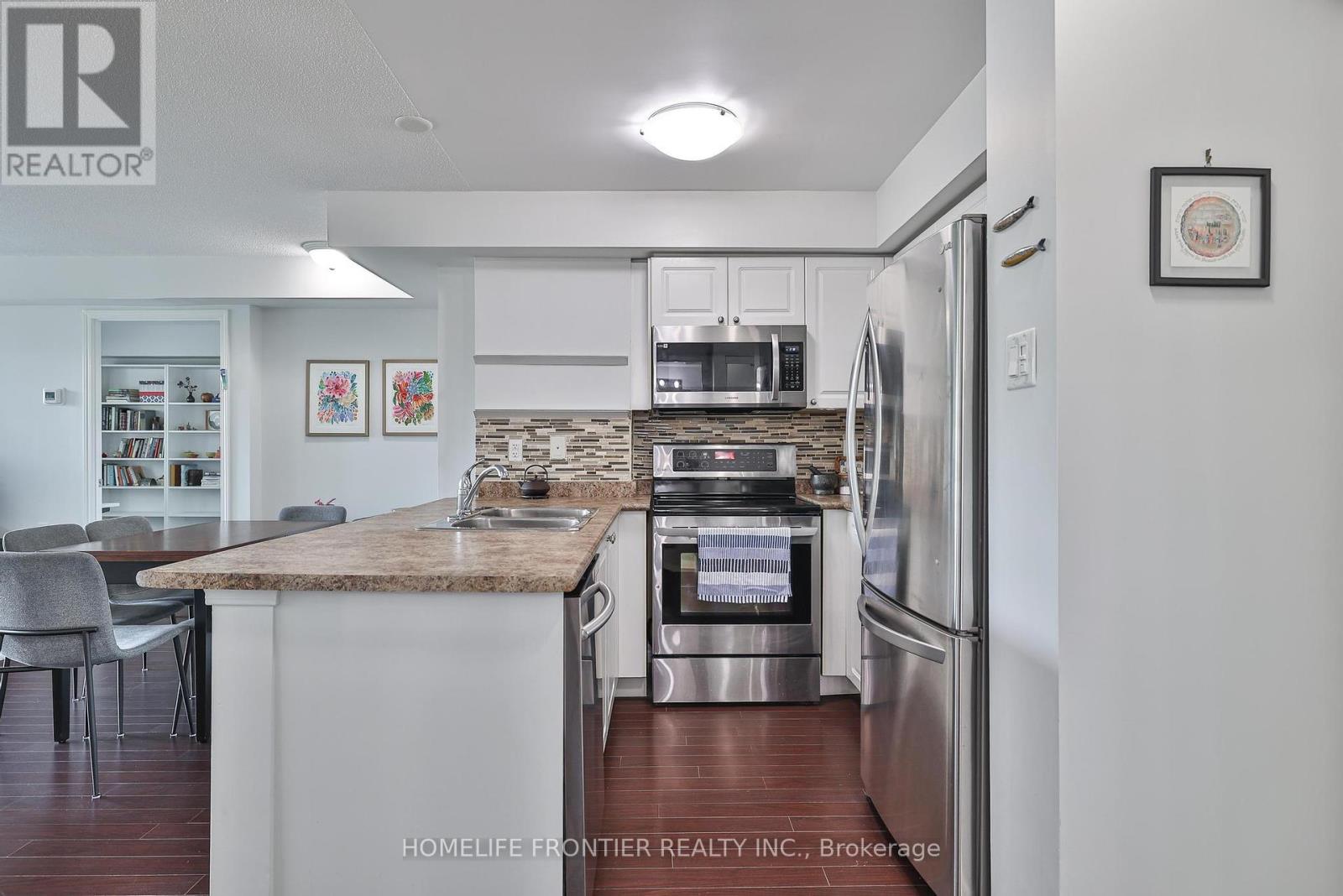 201 - 920 Sheppard Avenue W, Toronto (Bathurst Manor), Ontario  M3H 2T6 - Photo 11 - C12390648