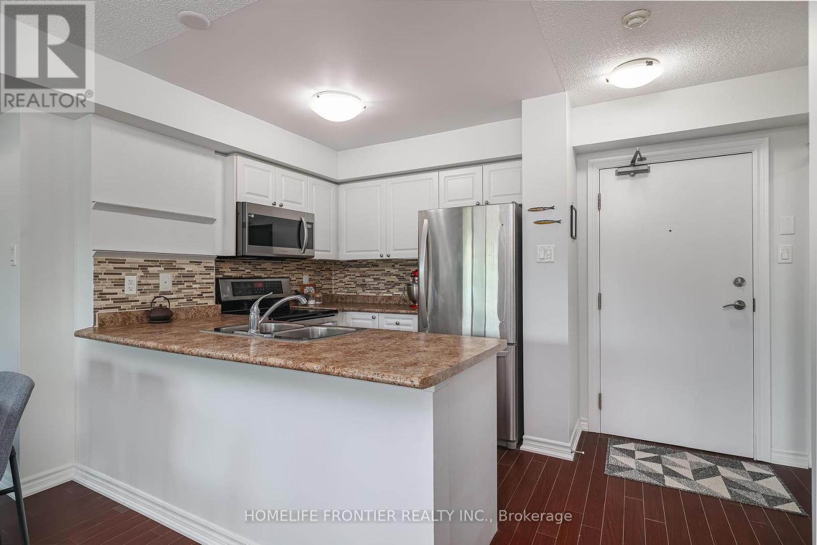 201 - 920 Sheppard Avenue W, Toronto (Bathurst Manor), Ontario  M3H 2T6 - Photo 12 - C12390648