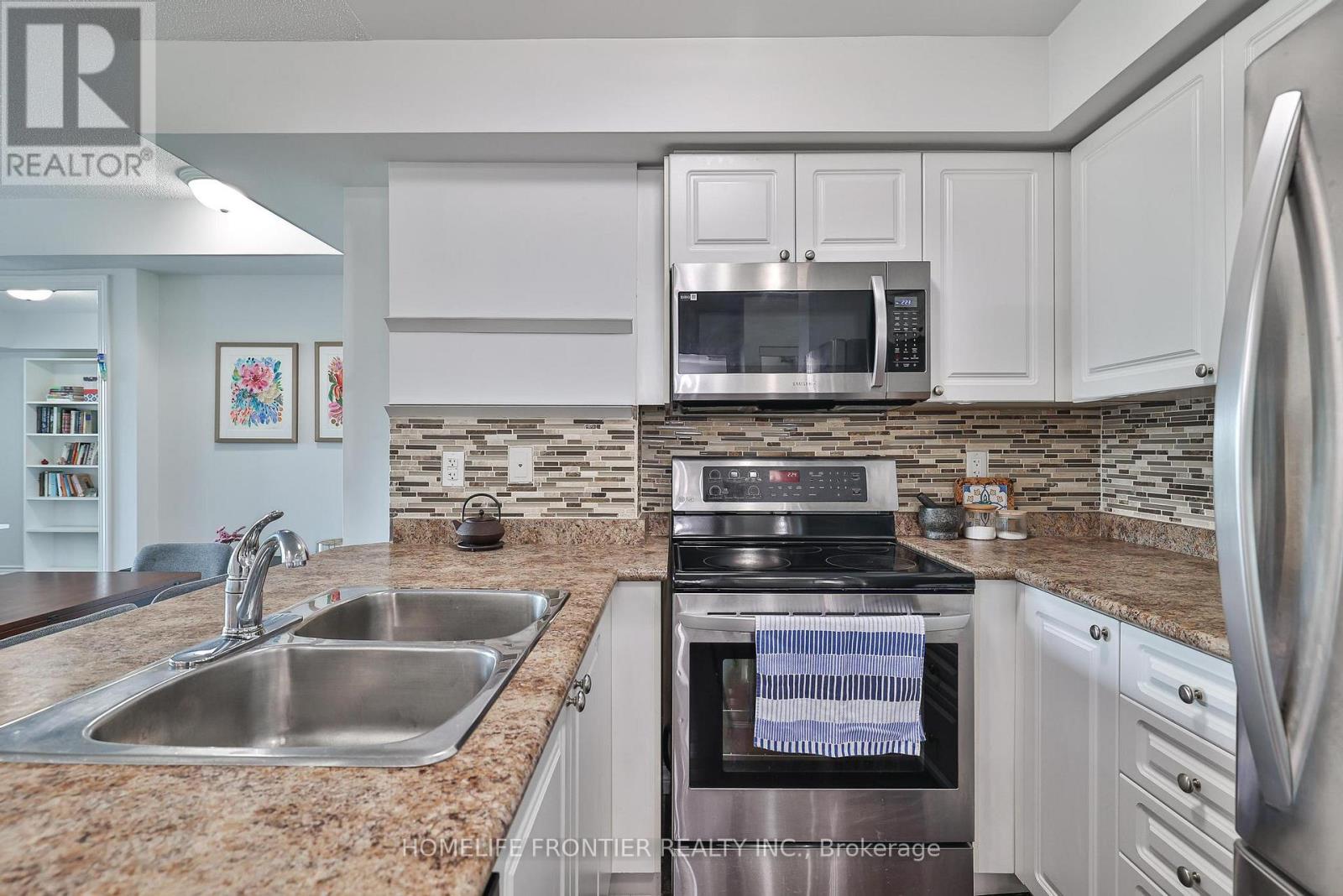 201 - 920 Sheppard Avenue W, Toronto (Bathurst Manor), Ontario  M3H 2T6 - Photo 13 - C12390648