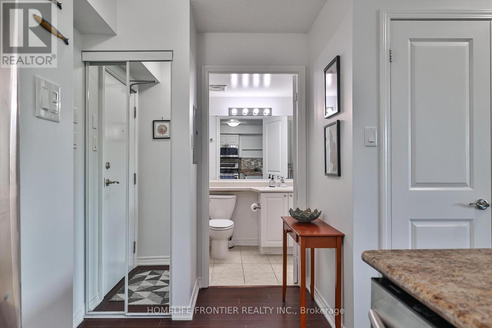 201 - 920 Sheppard Avenue W, Toronto (Bathurst Manor), Ontario  M3H 2T6 - Photo 14 - C12390648