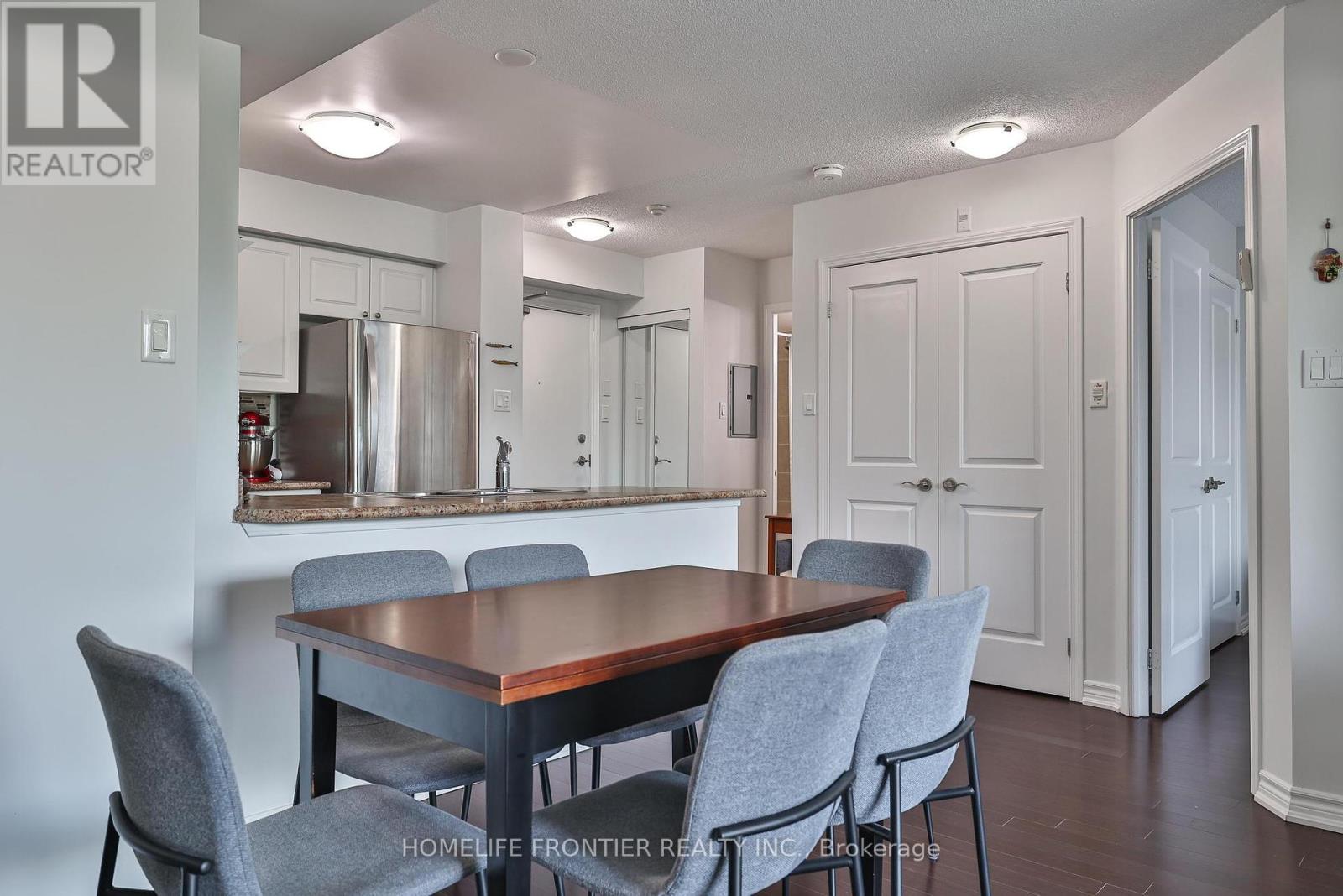201 - 920 Sheppard Avenue W, Toronto (Bathurst Manor), Ontario  M3H 2T6 - Photo 19 - C12390648