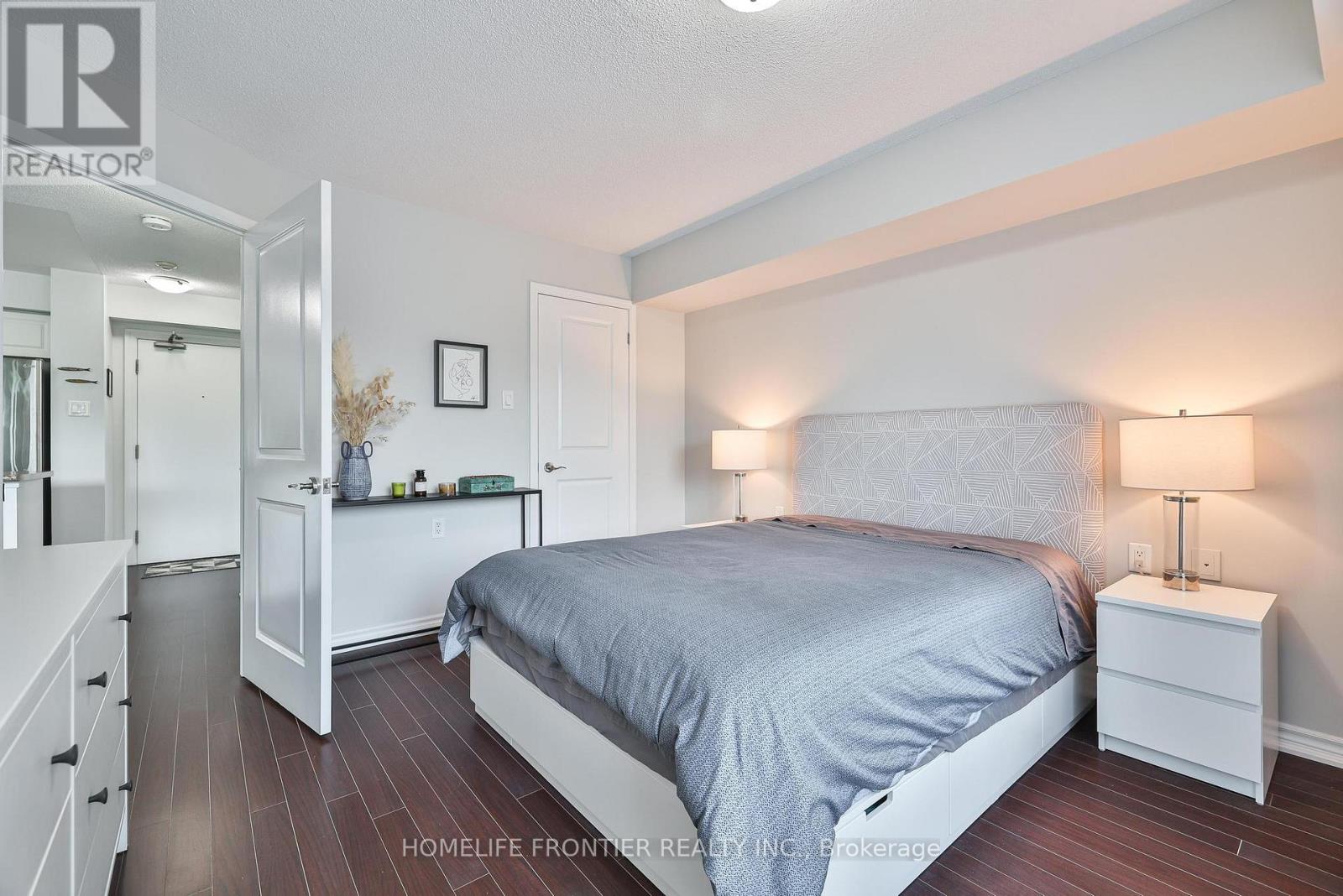 201 - 920 Sheppard Avenue W, Toronto (Bathurst Manor), Ontario  M3H 2T6 - Photo 23 - C12390648