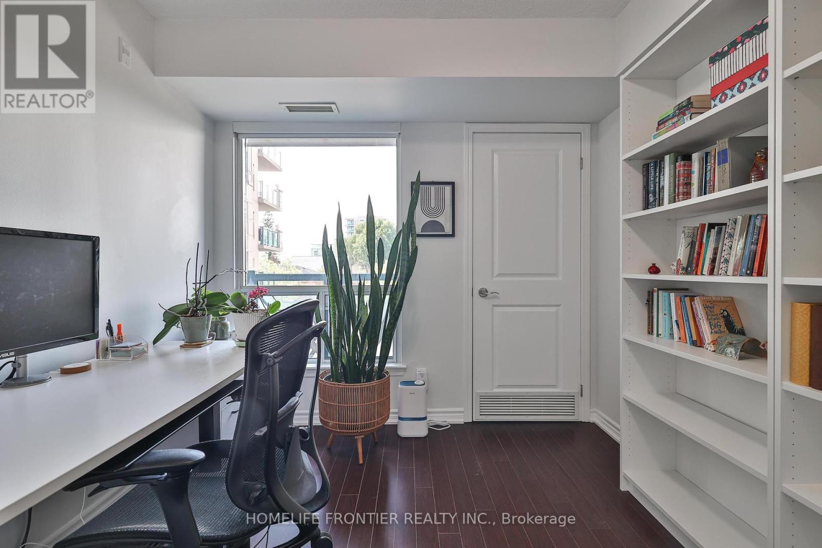 201 - 920 Sheppard Avenue W, Toronto (Bathurst Manor), Ontario  M3H 2T6 - Photo 25 - C12390648