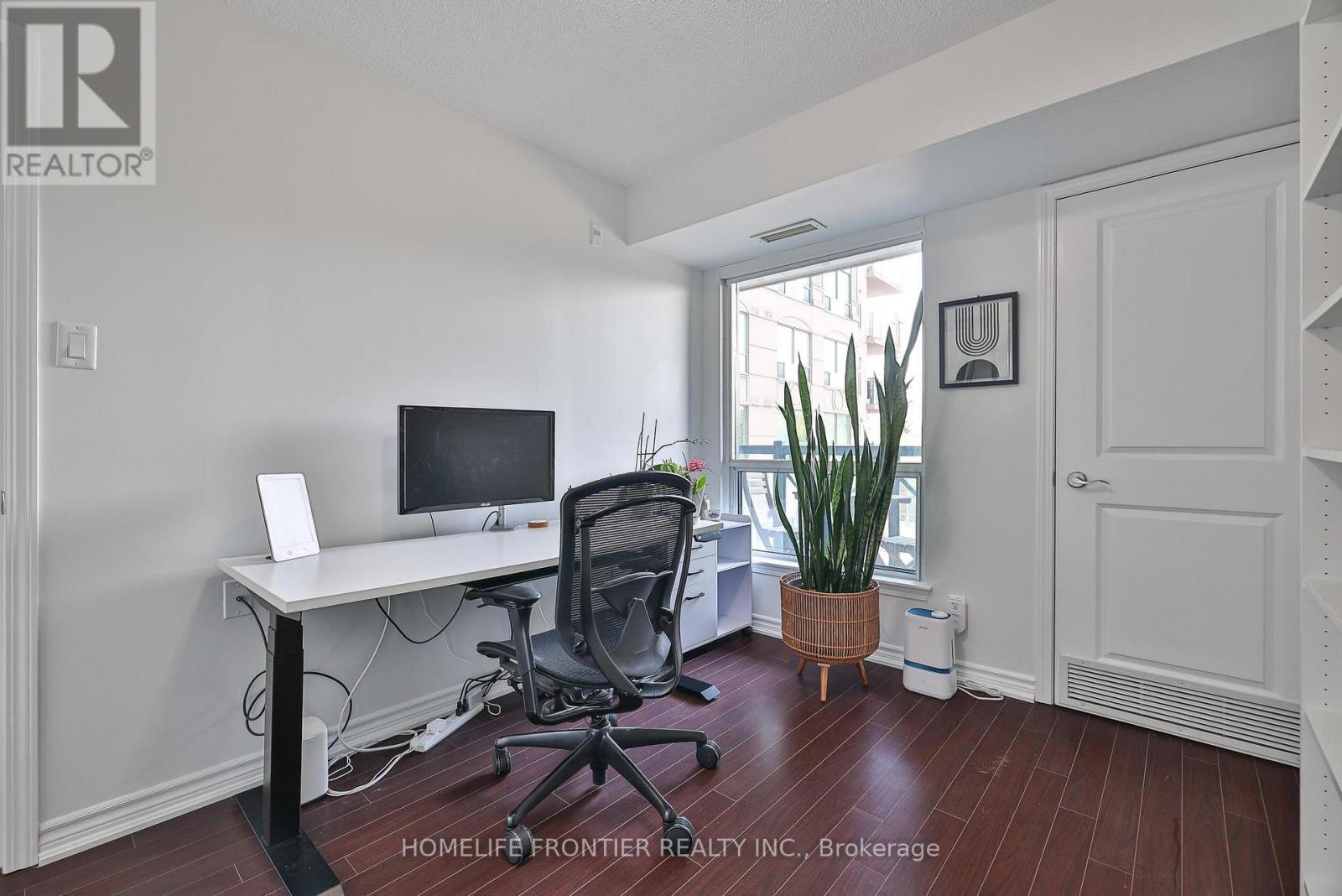 201 - 920 Sheppard Avenue W, Toronto (Bathurst Manor), Ontario  M3H 2T6 - Photo 26 - C12390648