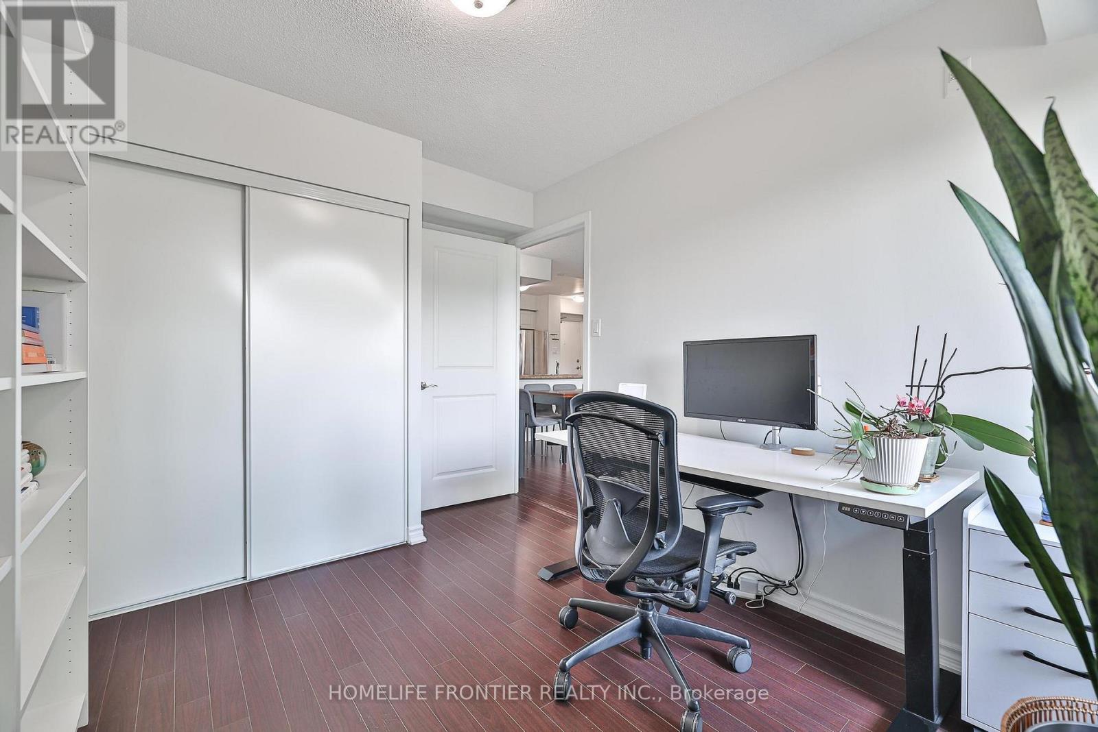 201 - 920 Sheppard Avenue W, Toronto (Bathurst Manor), Ontario  M3H 2T6 - Photo 27 - C12390648