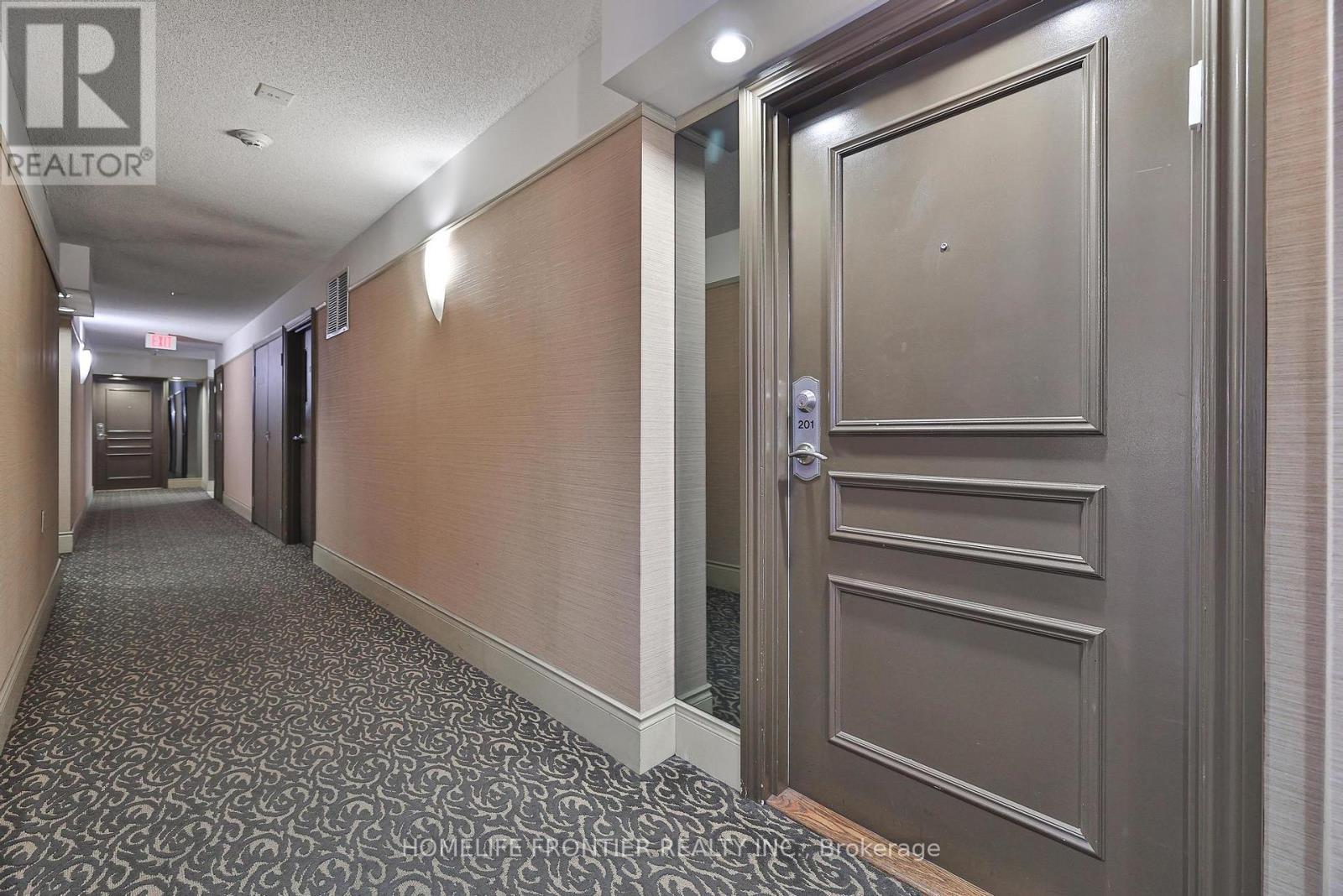 201 - 920 Sheppard Avenue W, Toronto (Bathurst Manor), Ontario  M3H 2T6 - Photo 3 - C12390648