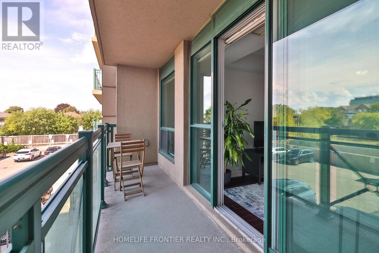 201 - 920 Sheppard Avenue W, Toronto (Bathurst Manor), Ontario  M3H 2T6 - Photo 32 - C12390648