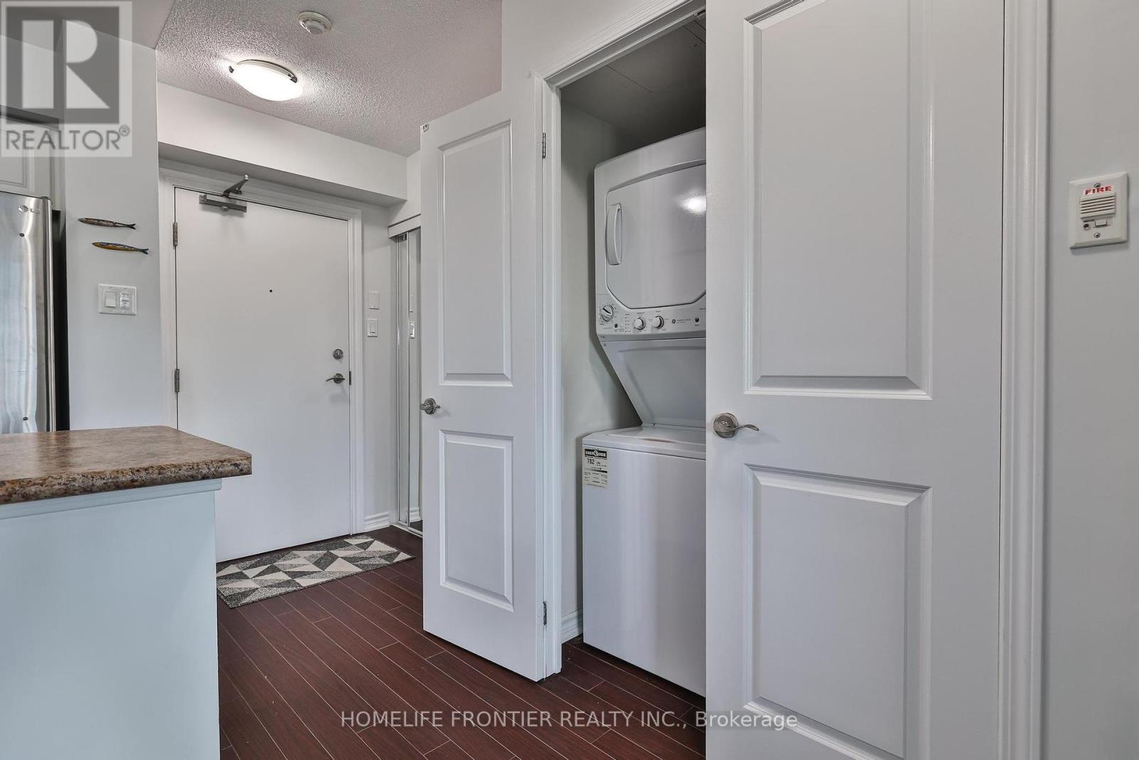 201 - 920 Sheppard Avenue W, Toronto (Bathurst Manor), Ontario  M3H 2T6 - Photo 33 - C12390648