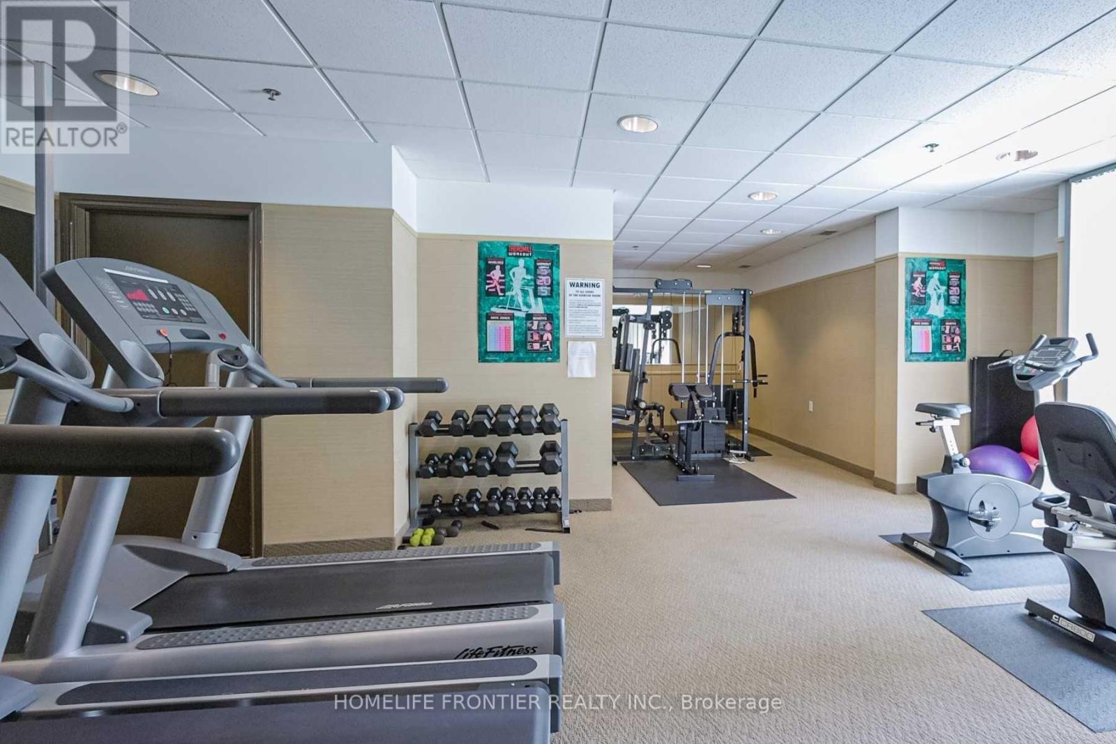 201 - 920 Sheppard Avenue W, Toronto (Bathurst Manor), Ontario  M3H 2T6 - Photo 36 - C12390648