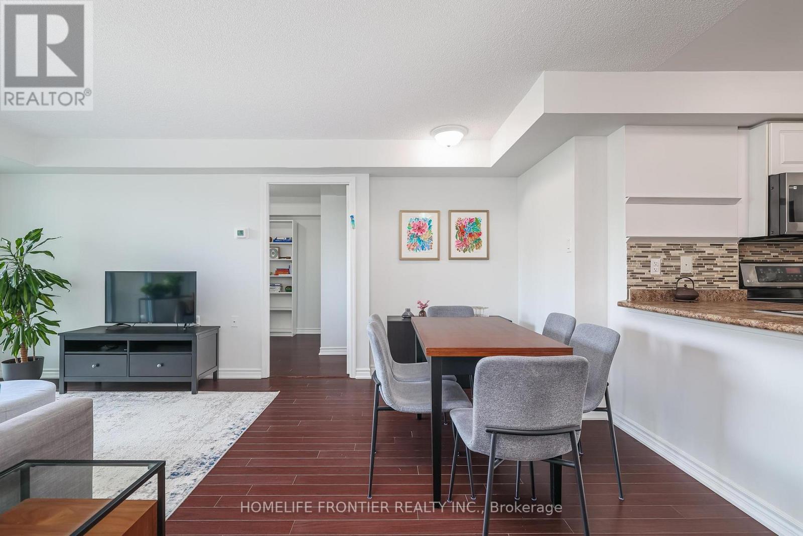 201 - 920 Sheppard Avenue W, Toronto (Bathurst Manor), Ontario  M3H 2T6 - Photo 7 - C12390648