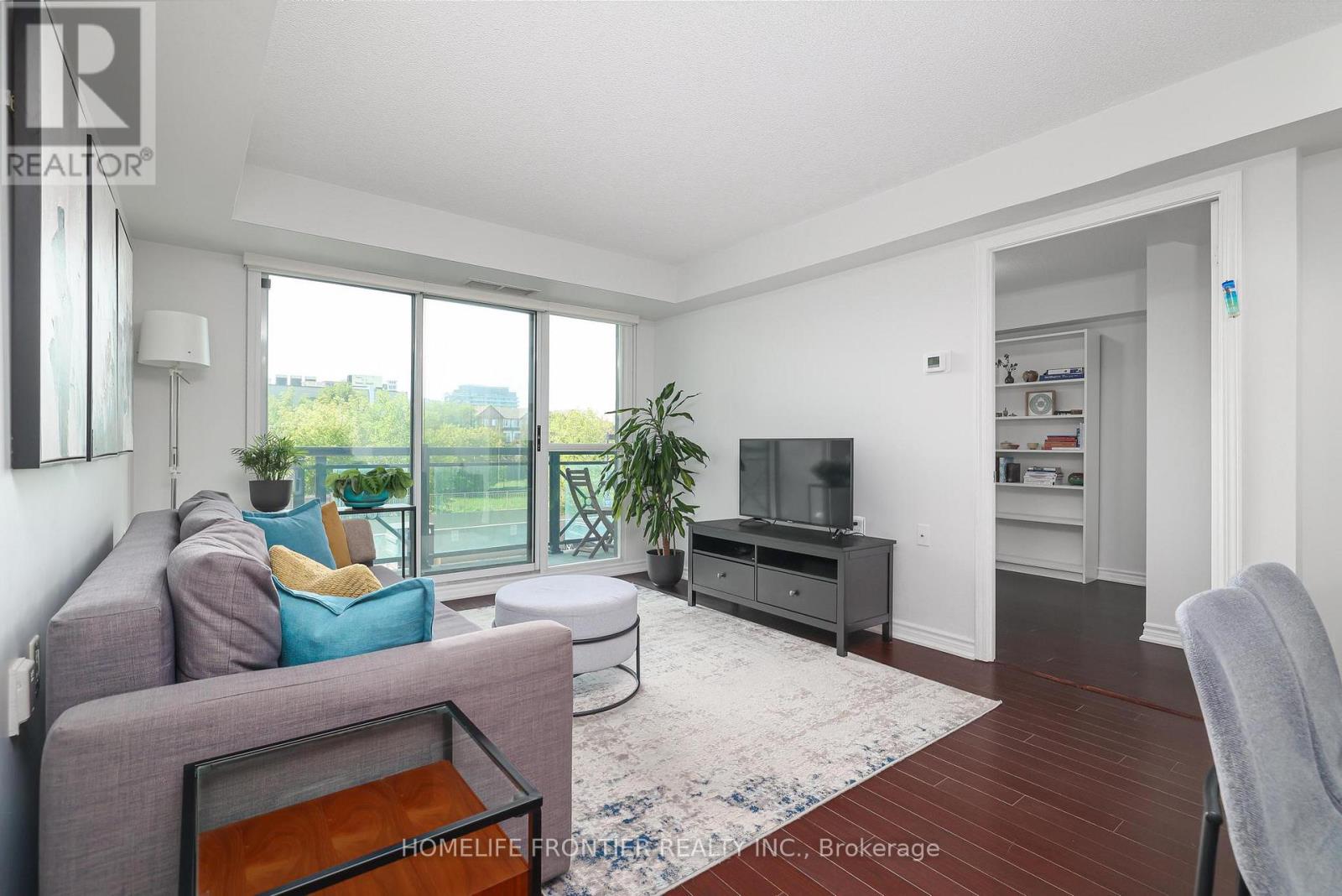201 - 920 Sheppard Avenue W, Toronto (Bathurst Manor), Ontario  M3H 2T6 - Photo 8 - C12390648
