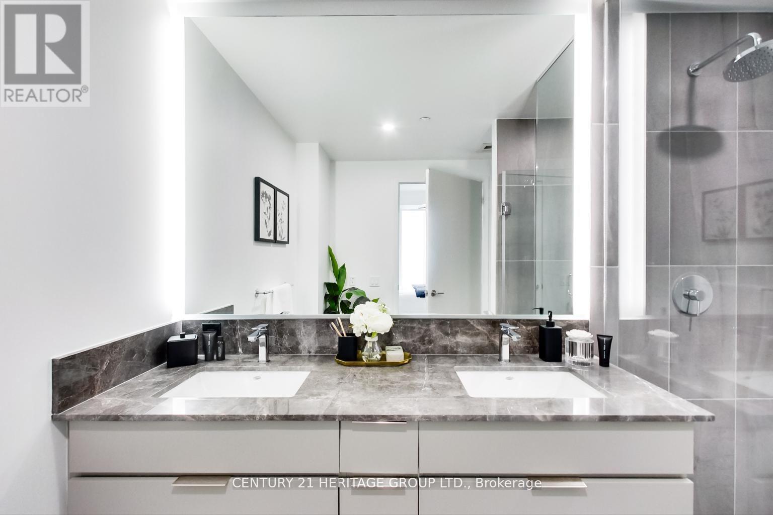 907 - 185 Alberta Avenue, Toronto (Oakwood Village), Ontario  M6C 0A5 - Photo 18 - C12390658